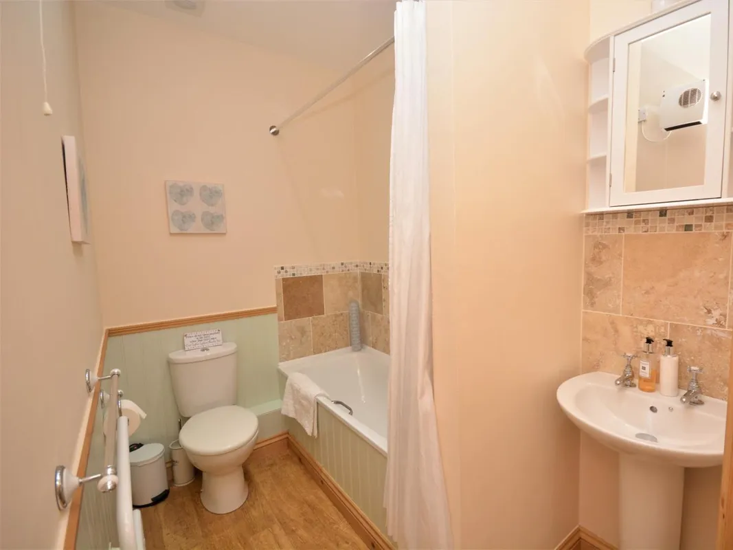 En-suite bathroom