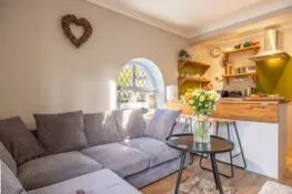 Coach House Cottage: Sitting area